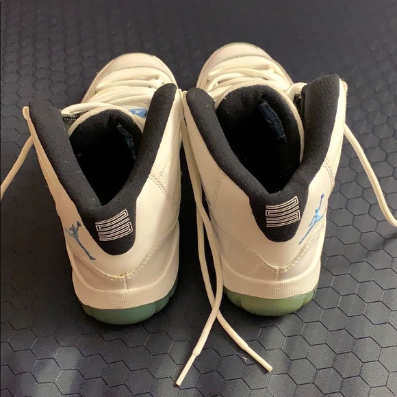 Retro Jordan 11 - Picture 3 of 3